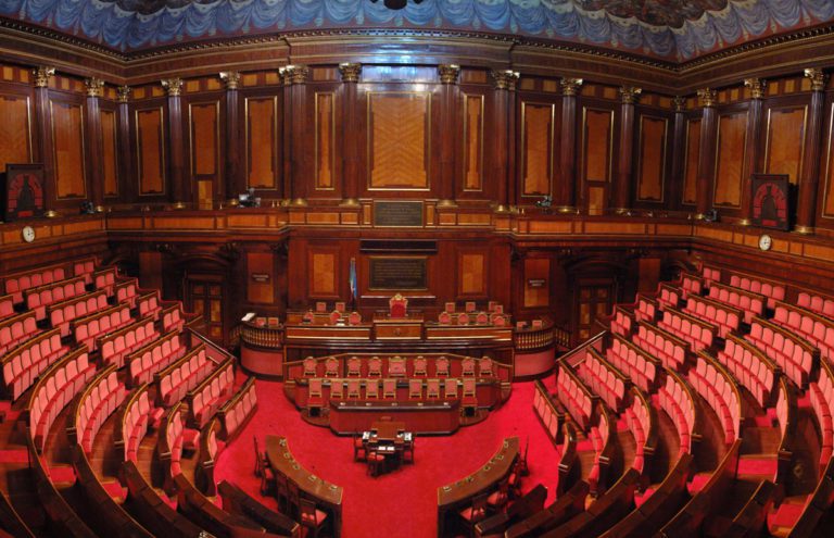 parlamento vuoto